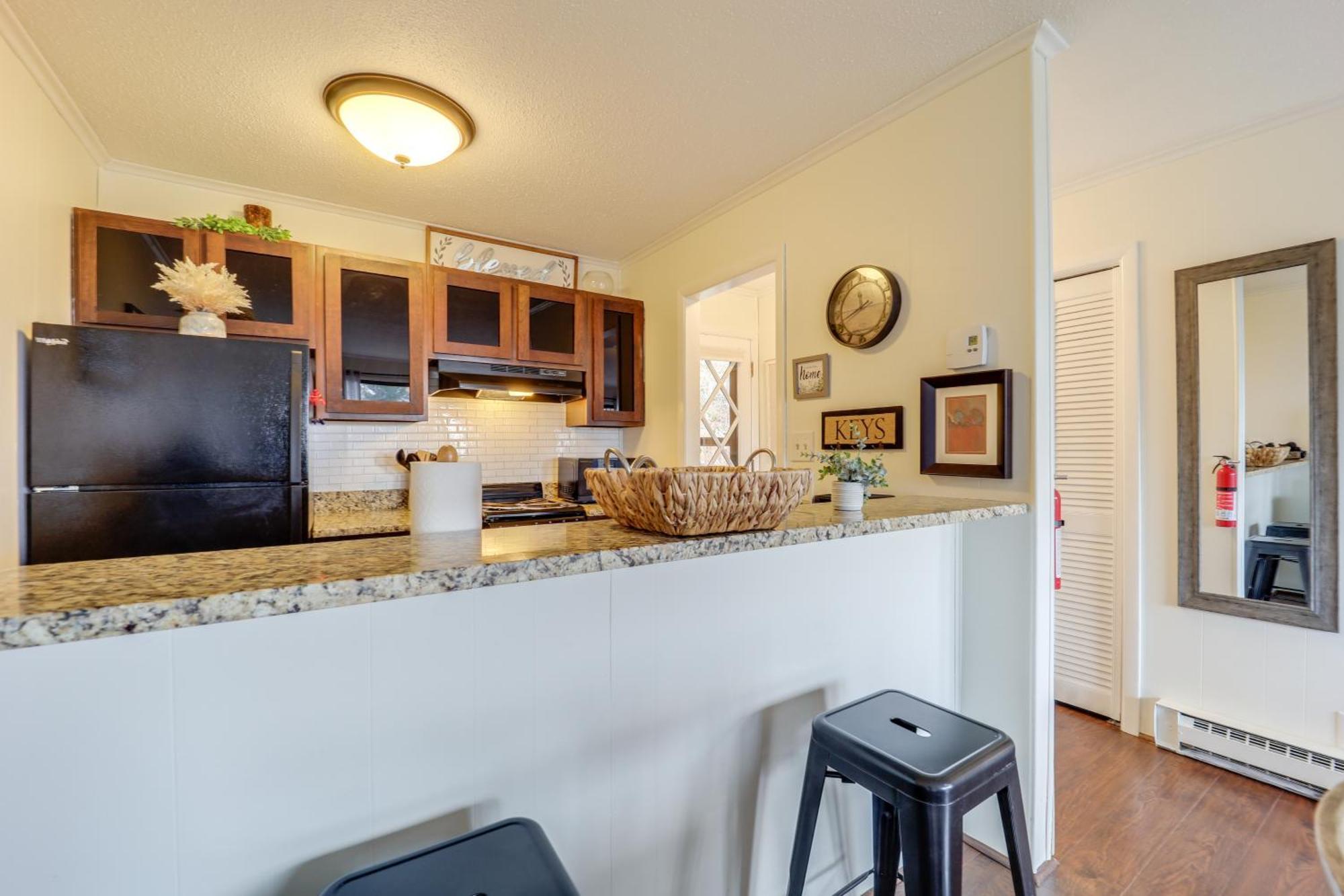Beech Mountain Studio With Balcony Less Than 1 Mi To Skiing! Exterior photo